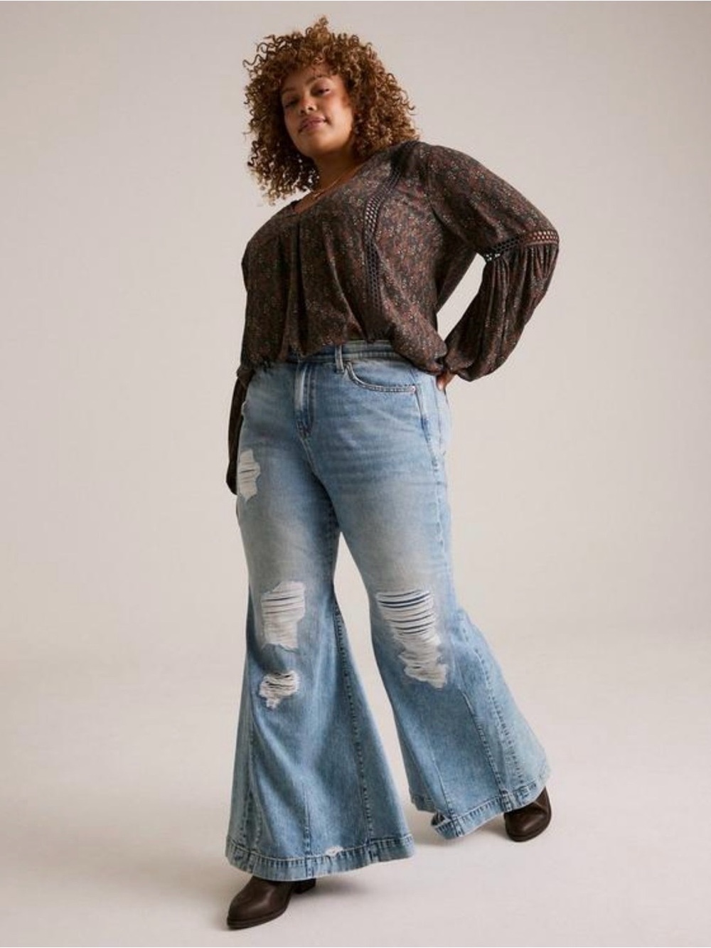 Torrid Sky High Festi Super Flare Jeans 20 Regular NWOT
